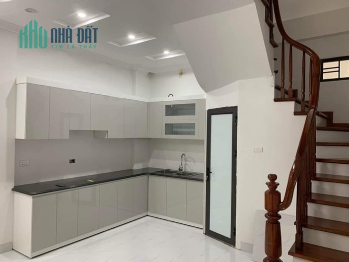 Bán nhà riêng Đê La Thành, nhà mới koong, 35m2, giá 4 tỷ 4