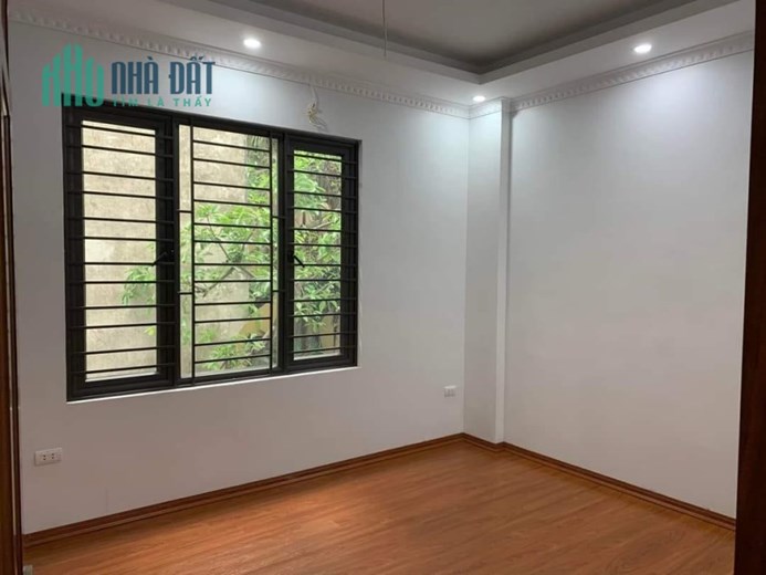 Bán nhà riêng Đê La Thành, nhà mới koong, 35m2, giá 4 tỷ 4