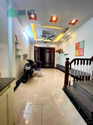 Bán nhà Trương Định, 10m ra ô tô, DT37m2, giá 3.5 tỷ.