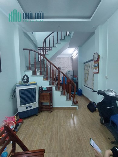 Bán nhà Bạch Mai cạnh Chợ Mơ, Sh quay trước nhà, DT37m2, Giá 3.7 tỷ.