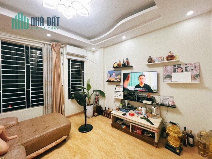 Trung Kính nhà đẹp dân xây, ô tô, 9 ngủ, KD, VP, CCMN, 42m2 giá nhỉnh 6 tỷ