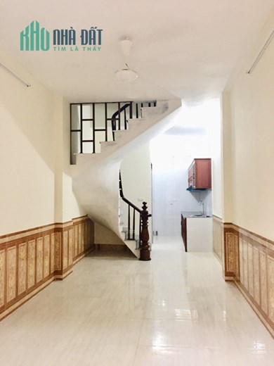 Cho thuê nhà 35 m2 x 2 tầng tại ngõ 26 phố Tư Đình, Long Biên