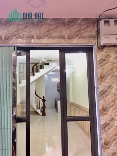 Cho thuê nhà 35 m2 x 2 tầng tại ngõ 26 phố Tư Đình, Long Biên