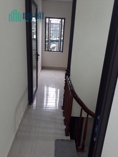 Cho thuê nhà 35 m2 x 2 tầng tại ngõ 26 phố Tư Đình, Long Biên