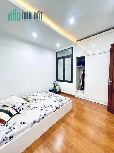 Bán nhà mặt phố Nghi Tàm,40m2 x 4Tầng, kinh doanh sầm uất, giá 10.2 tỷ 0969693855.