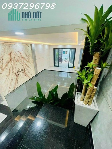 Bán nhà siêu to giá siêu rẻ (4,2x18) tại đường lạc long quân p5 quận 11.Giá 5 tỷ 980 triệu