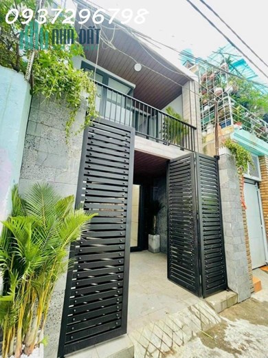 Bán nhà siêu to giá siêu rẻ (4,2x18) tại đường lạc long quân p5 quận 11.Giá 5 tỷ 980 triệu