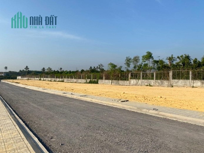 Kẹt tiền bán gấp lô đất 2 mặt tiền Đồng Nai, khu dân cư đông đúc, sổ hồng riêng, giá rẻ 960tr hỡ
