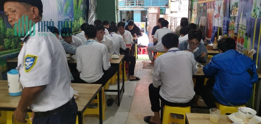 Quận Tân Bình ,HOT HOT  SANG QUÁN CƠM GẦN KHU SÂN BAY BÁN NGÀY HƠN 150 XUÂT , LƯỢNG KHÁCH DOANH THU