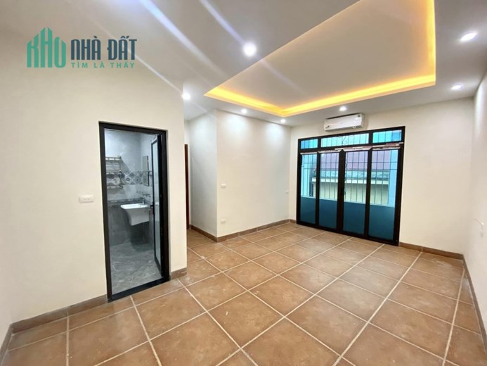 Bán ngôi nhà 74m2 phố Âu Cơ, Tây Hồ Gara Ô tô Thoáng vĩnh viễn Kinh doanh đa dạng 9.3 Tỷ