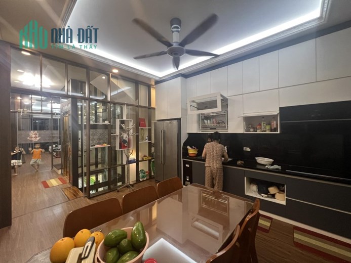 Bán ngôi nhà 77m2 phố Âu Cơ, Tây Hồ Ô tô 7 chỗ tránh Vỉa hè Kinh doanh tốt 9.2 Tỷ