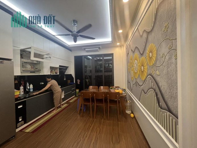 Bán căn nhà 77m2 phố Âu Cơ, Tây Hồ Ngõ Ô tô tránh Vỉa hè Kinh doanh tốt 9.1 Tỷ