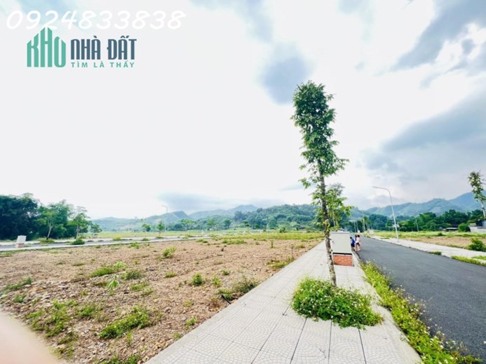 Chính chủ bán lô đất rất đẹp 125,9m2; 2 mặt tiền; 3 mặt thoáng; tại Thị trấn Đà Bắc