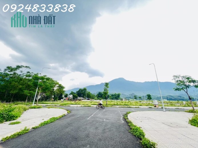 Chính chủ bán lô đất rất đẹp 125,9m2; 2 mặt tiền; 3 mặt thoáng; tại Thị trấn Đà Bắc