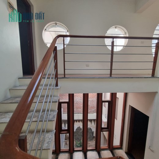 Bán nhà 99m2 phố Âu Cơ, Tây Hồ Chủ tự xây 6 phòng Ô tô tránh 10m 10.2 Tỷ