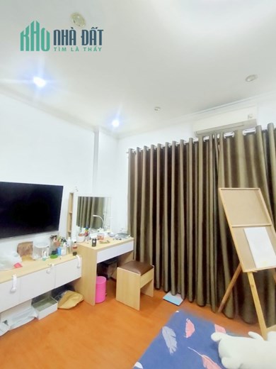 Bán ngôi nhà 96m2 phố Âu Cơ, Tây Hồ Dân xây 6 phòng 10m Ô tô đua 10.1 Tỷ