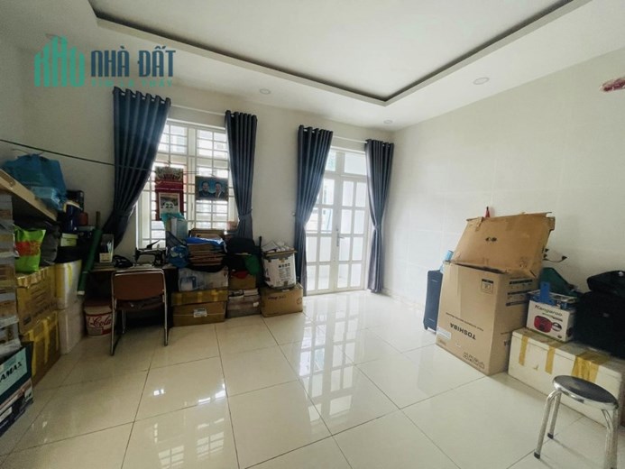 Bán nhà mặt tiền Lý Tuệ, Tân Phú, 65m2, ngang hơn 5m, 2 tầng, chỉ 5.8 tỷ TL