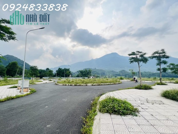 Chính chủ bán lô đất rất đẹp 125,9m2; 2 mặt tiền; 3 mặt thoáng; tại Thị trấn Đà Bắc