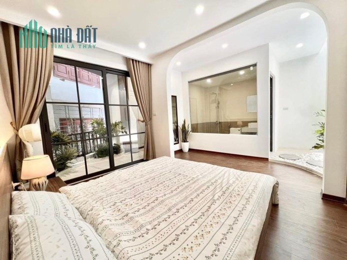 BÁN NHÀ NGUYỄN CHÍ THANH, 30M CÓ BÃI GỬI XE Ô TÔ, GẦN CHỢ 55M 6.9 TỶ