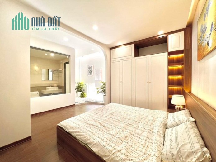 BÁN NHÀ NGUYỄN CHÍ THANH, 30M CÓ BÃI GỬI XE Ô TÔ, GẦN CHỢ 55M 6.9 TỶ