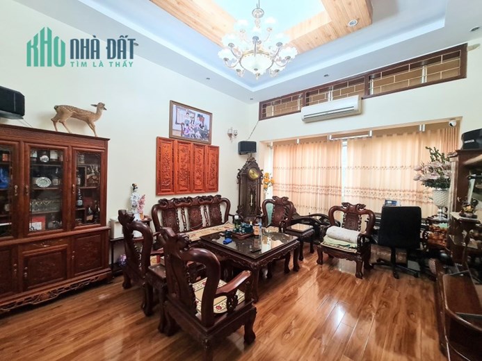 Bán nhà Hai Bà Trưng, gần phố, ở ngay, lô góc, 48m2, giá chào 5 tỉ 2