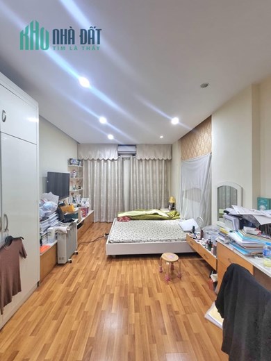 Bán nhà Hai Bà Trưng, gần phố, ở ngay, lô góc, 48m2, giá chào 5 tỉ 2