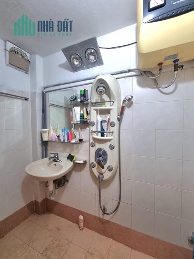 Bán nhà Hai Bà Trưng, gần phố, ở ngay, lô góc, 48m2, giá chào 5 tỉ 2