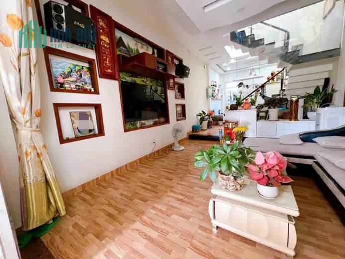 Bán nhà quận 9 giá rẻ,Dt 62m, 2 lầu, giá 3.99 tỷ lh 0933660119