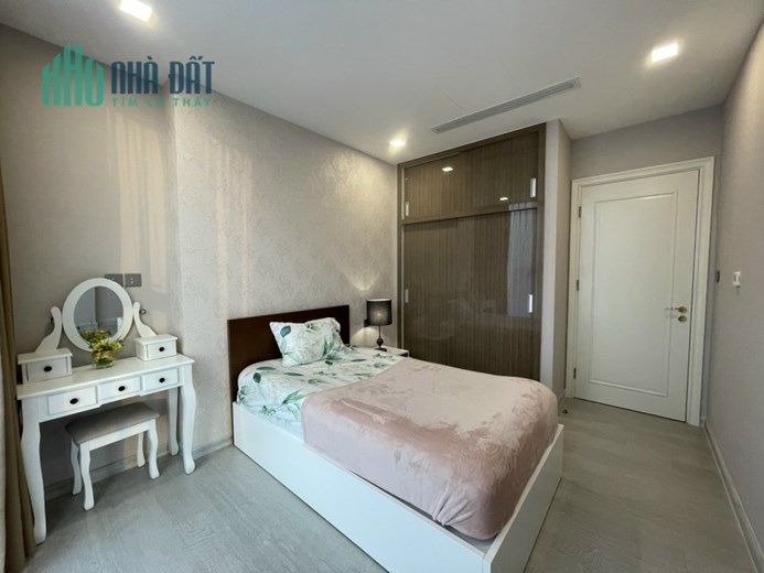 Vinhomes Golden River, bán 1pn 50m2 tầng trung giá đẹp 4,5 tỷ