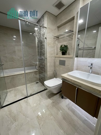 Vinhomes Golden River, bán 1pn 50m2 tầng trung giá đẹp 4,5 tỷ