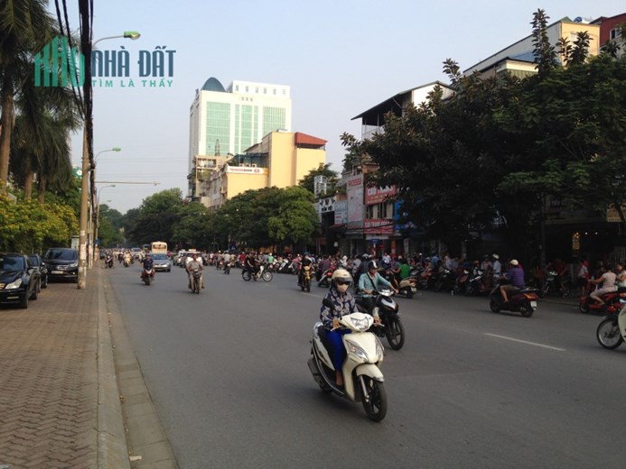 Bán gấp nhà MT Rộng 4,5m MP Cát Linh giá 28 tỷ, 60m2, sđcc