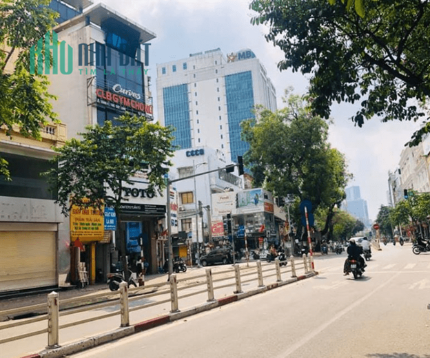 Bán gấp nhà MT Rộng 4,5m MP Cát Linh giá 28 tỷ, 60m2, sđcc