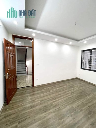 Bán nhà Tân Mai, 55m x 4 tầng, 5.2 tỷ, lô góc, ô tô đỗ cổng