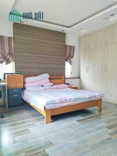 Bán Biệt Thự Lê Văn Sỹ, Víp Tân Bình, 134m2, Ngang Hơn 11M, 2 Tầng Mới, Chỉ 31 Tỷ TL.