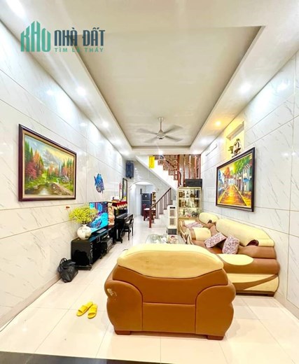 Bán Nhà Đê La Thành 50m2 x 3 tầng , Trung Tâm , Gần Phố , mà giá có hơn 100tr/m2 cho các nhà đầu tư