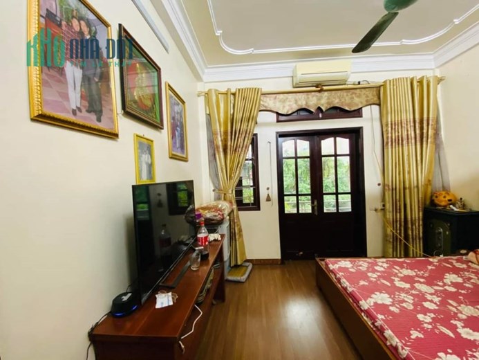 Trung Kính phố, Bán Nhà ĐẸP, sống An lành, gần Ô tô. Tặng full đồ. 48m2, hơn 6 tỷ.