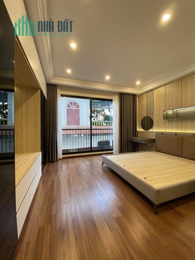 Bán nhà Nguyễ Sơn, Dt 40m2 - 6 tầng thang máy ô tô 7 chỗ vào nhà full nội thất hơn 7 tỷ.