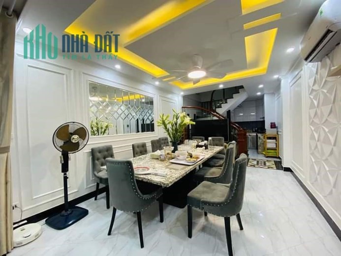 Tuyệt đẹp 4PN khép kín ở ngay 136 Cầu Diễn 35.2m2 5 tầng 3.1tỷ