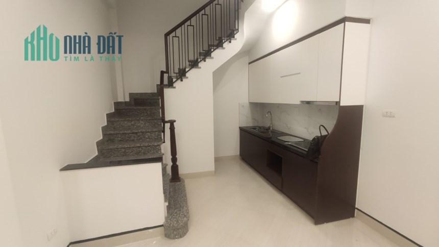 Bán nhà Ngọc Thuỵ, Dt 33m nhà 5 Tầng, Già hơn 4 tỷ.