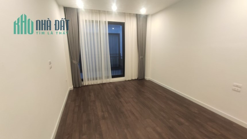 Bán nhà Ngọc Thuỵ, Dt 33m nhà 5 Tầng, Già hơn 4 tỷ.