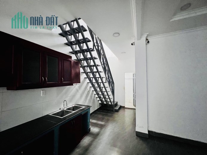 GÒ DẦU HẺM 4M - 2 TẦNG 6X11 - 4 PHÒNG NGỦ GIÁ CHỈ 5.X TỶ