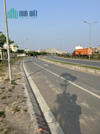 BĐ Bán lô đất mặt đường Bùi Viện Hải An DT 100 M gần vòng soay lê Hồng Phong