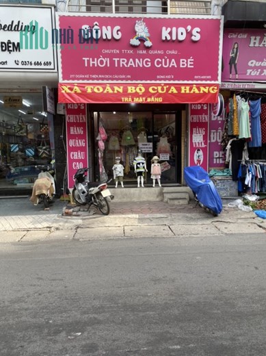 Do nhu cầu chuyển cửa hàng về gần nhà nên mình cần sang nhượng cửa hàng quần áo trẻ em.