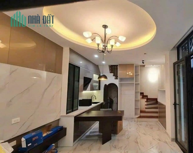 BÁN CĂN NHÀ CỰC ĐẸP TẠI NGÕ 268 NGỌC THUỴ LONG BIÊN 5 TẦNG FULL NỘI THẤT 4,1 TỶ Ô TÔ CÁCH 10M