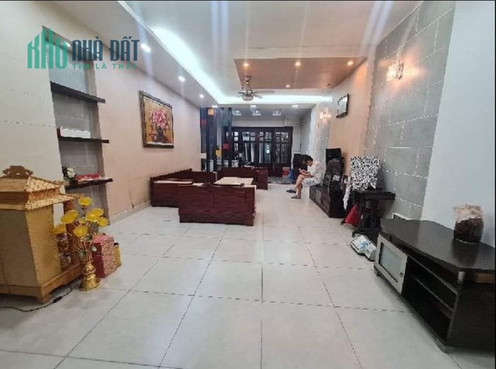 Giáp Bát, Hoàng Mai, nhà mới ở ngay, sát phố, lô góc, 48m2, 5T giá chỉ 5 tỉ