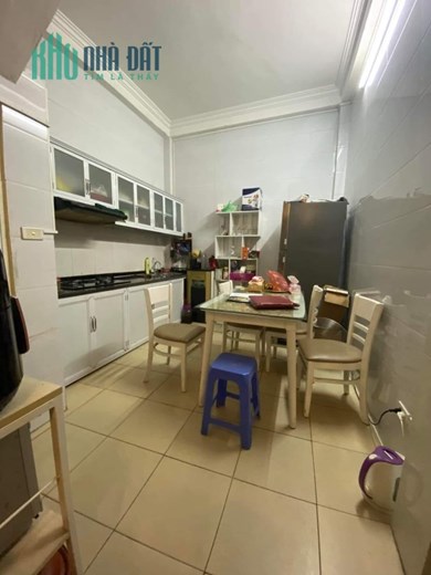 Bán nhà Bạch Mai, lô góc cạnh Chợ Mơ, DT 38m2, Giá 3.5 tỷ.