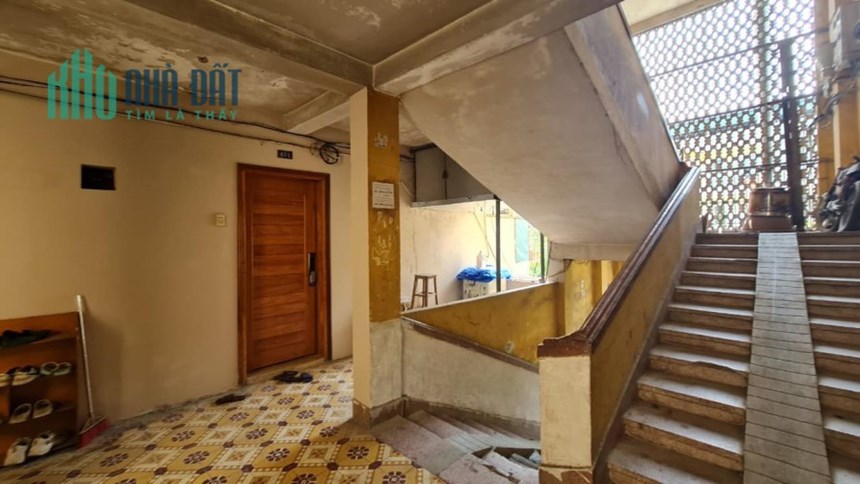 Chỉ 2.15 tỷ có ngay Tập Thể Đại Học Luật Nguyên Hồng - Đống Đa 60m2, bước chân xuống là phố