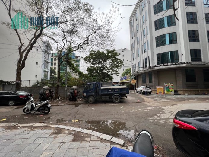 Bán đất xây building phố Lê Văn Lương, Lô góc 3 thoáng, Ô tô tránh vỉa hè, 350m2, MT30m, 110 tỷ
