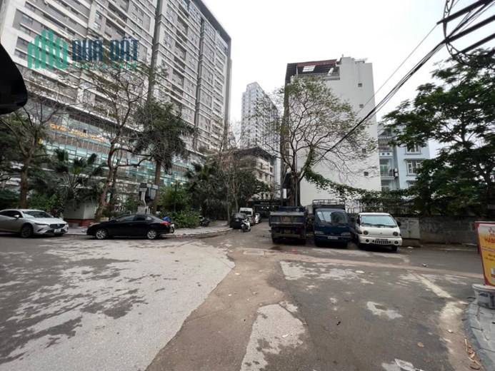 Bán đất xây building phố Lê Văn Lương, Lô góc 3 thoáng, Ô tô tránh vỉa hè, 350m2, MT30m, 110 tỷ