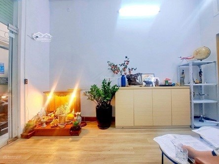 Cho thuê nguyên căn nhà 5 tầng - 79m2 phố Ông Ích Khiêm, quận Ba đình, Hà Nội.